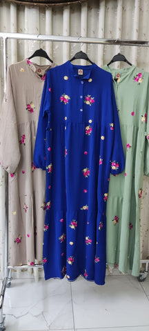 فستان كاجوال ورود متناثرة